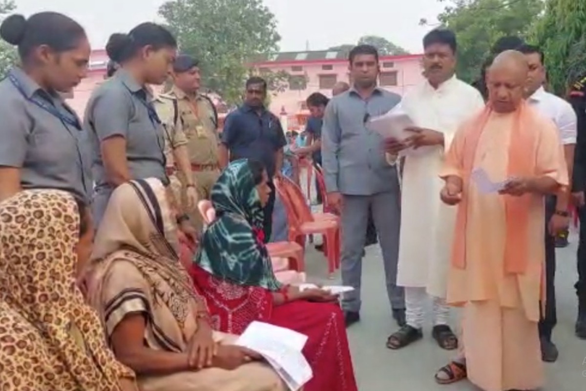 On Wednesday, CM Adityanath after reaching the complainants one by one will go to Ayodhya to inspect the main places in view of the arrival of PM Narendra Modi.