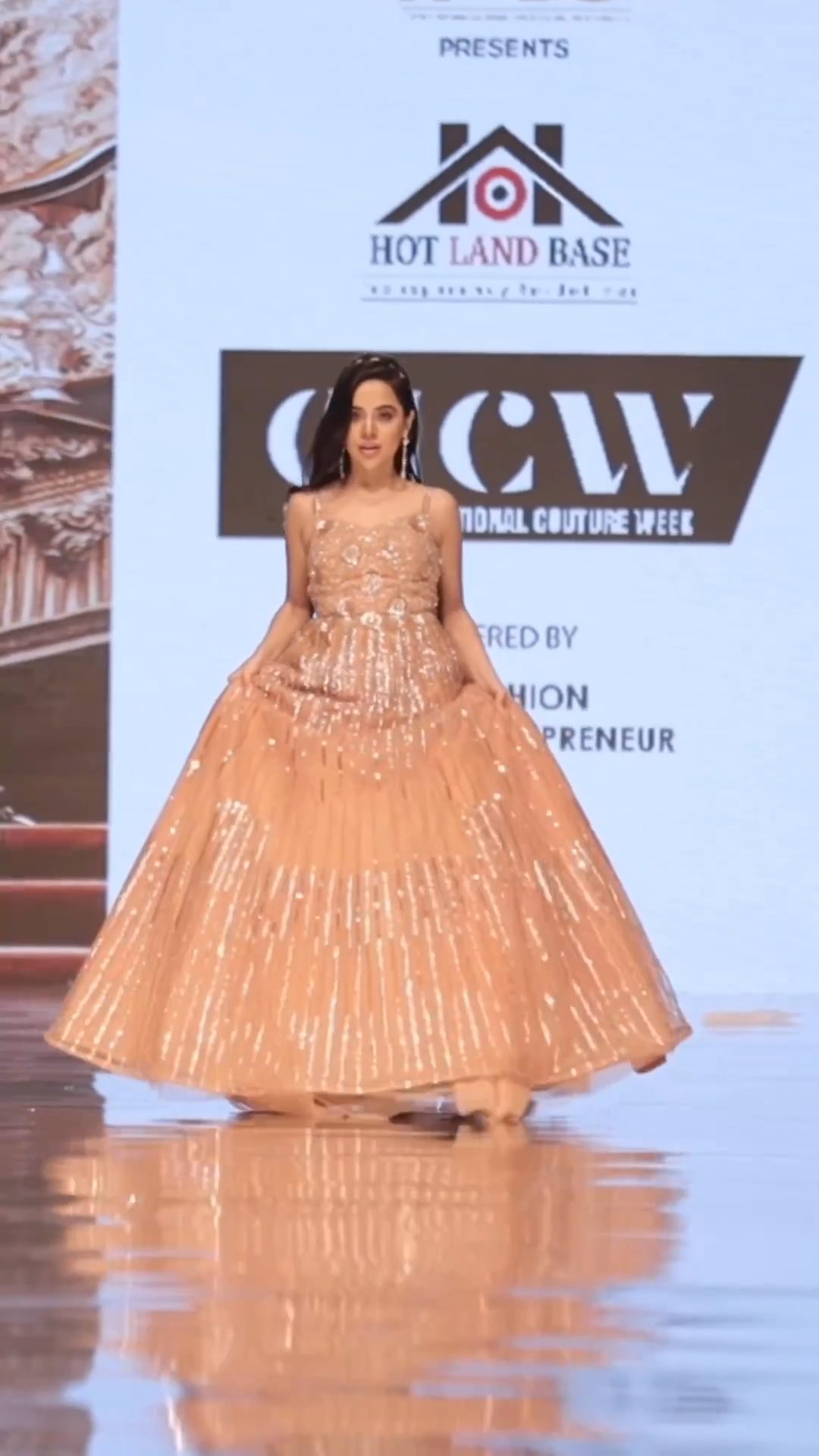 India Couture Week 2023: Janhvi Kapoor creates 'Bawaal' in blue lehenga at  Gaurav Gupta's show | Take One