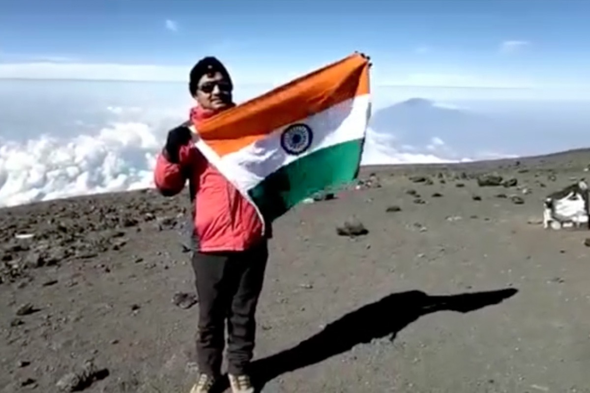 The mountaineer further said: “I am proud that I have hoisted the Indian flag at Mount Kilimanjaro. I hope to continue to do the same with the help of your prayers."