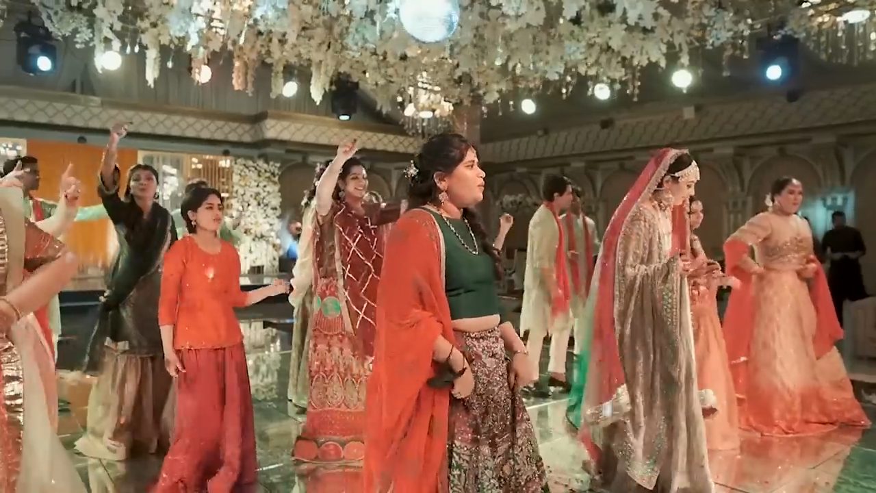 Pin by hatesoonhard on bridal dresses | Bridal dresses pakistan, Pakistani  wedding dresses, Mehndi dress