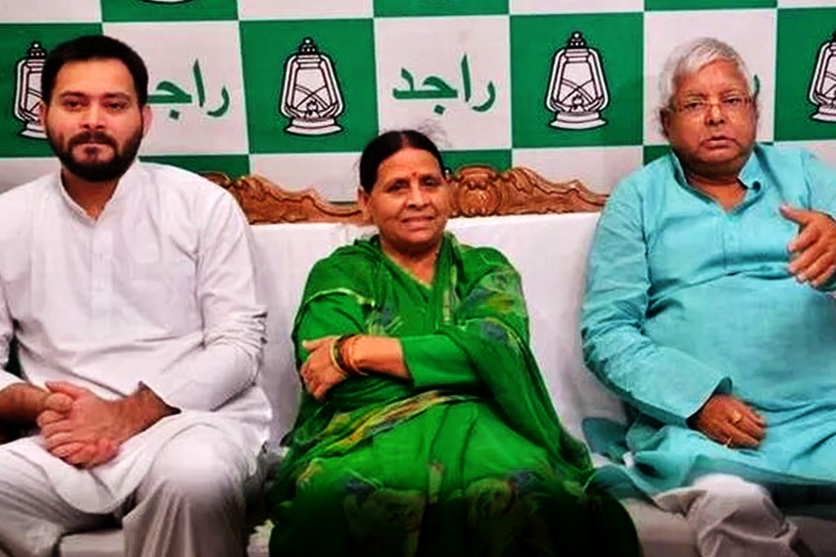 महागठबंधन का हिस्सा होने की वजह से लालू के परिवार पर हो रही ED की छापेमारी: नीतीश कुमार Lalu's family being raided by ED for being part of Grand Alliance: Nitish Kumar