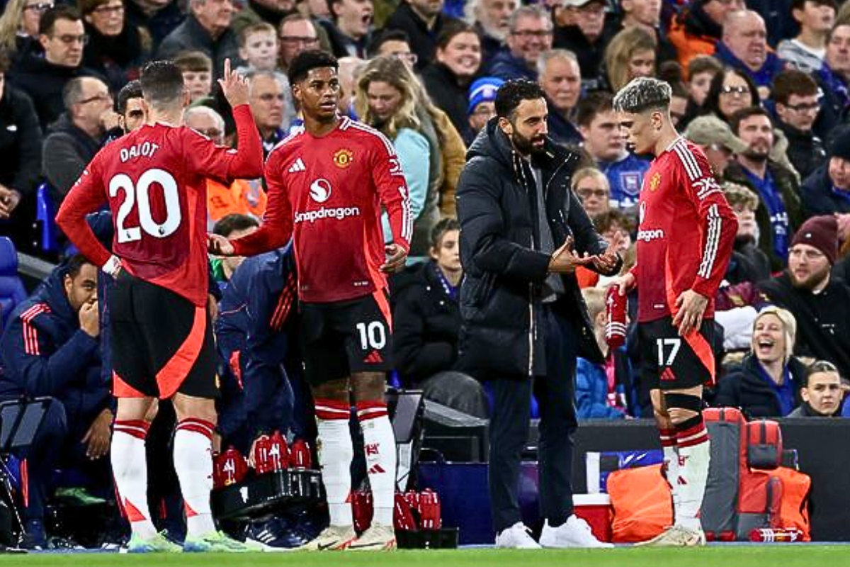 Marcus Rashford, Diogo Dalot and Alejandro Garnacho at pitch side with new Manager Ruben Amorim.