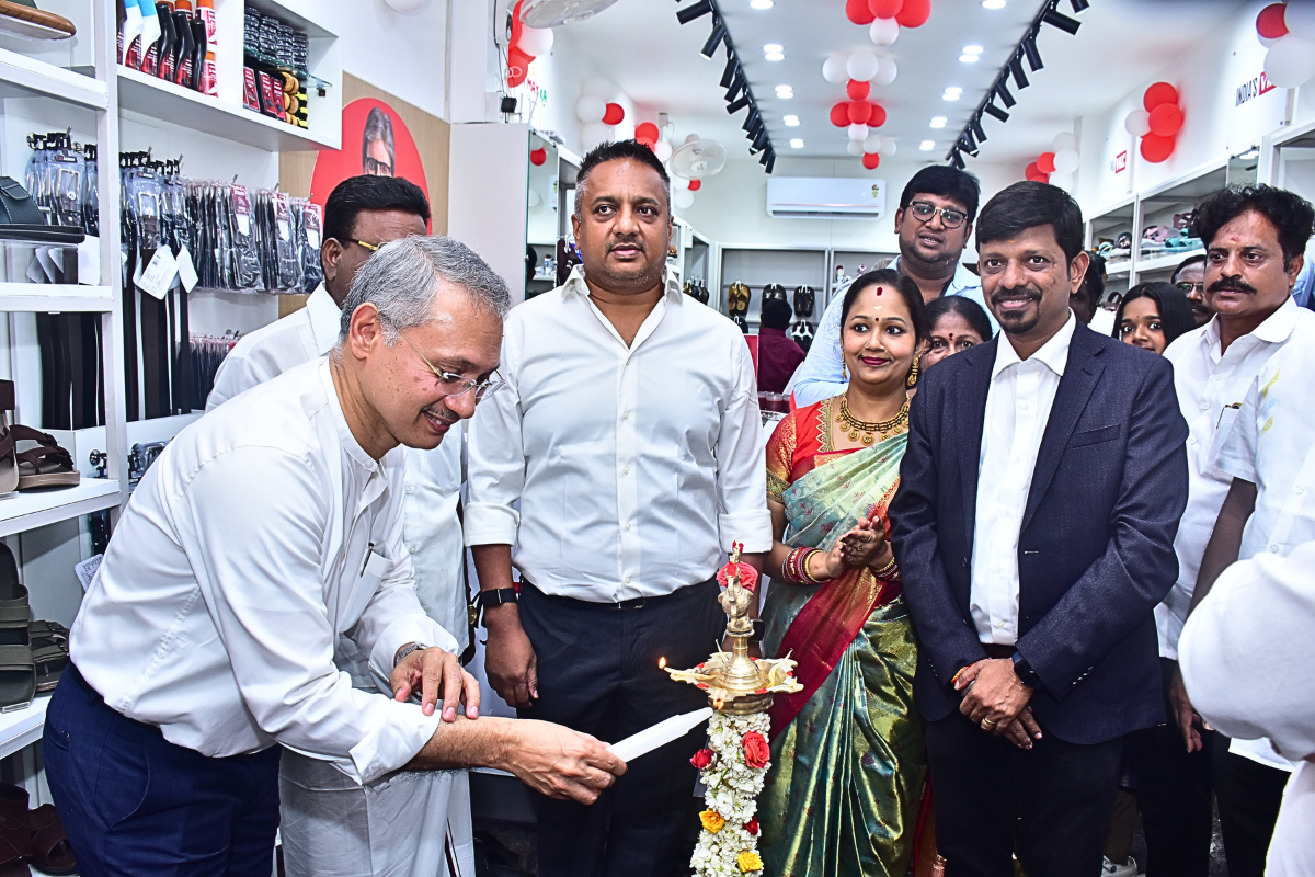 VKC's Managing Director Razak at My VKC Store inauguration.