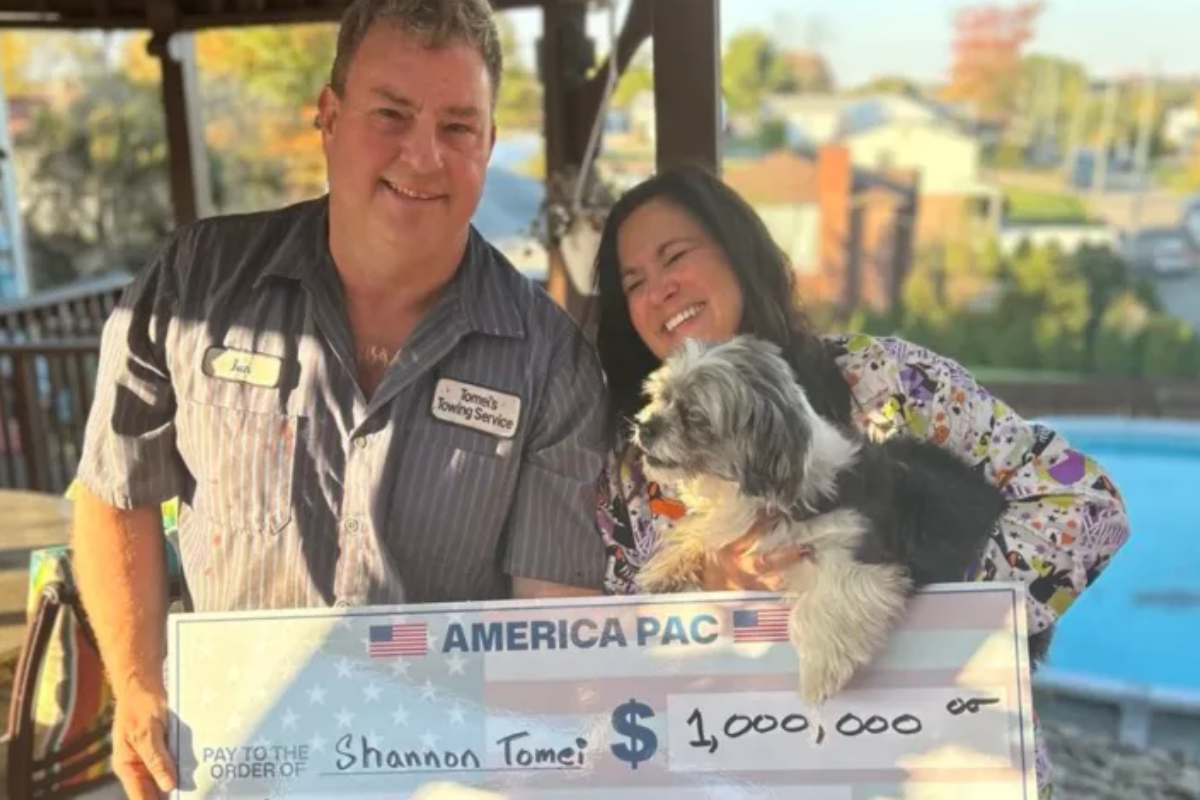 Tomei, from McKees Rocks, Pennsylvania, accepted her check alongside her husband, Ian, who described the prize as a “blessing” for their family.