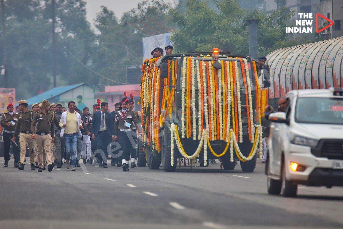 Nation bids farewell to Former PM Manmohan Singh with state honours.